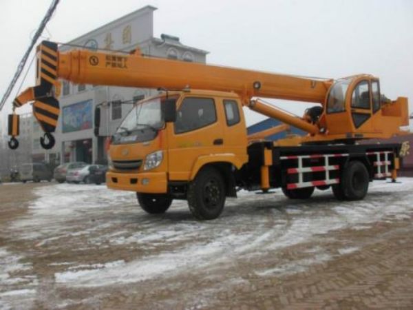黄冈市吊车租赁电话_吊车出租作业安全规定
